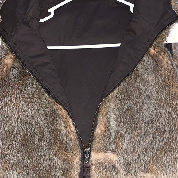 Sherpa Reversible Vest - Picture 2 of 2